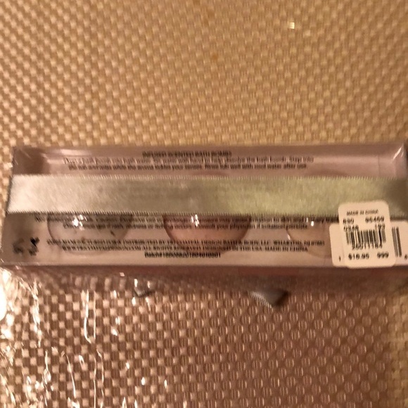New York and Company three packInfused scented bath bombs package NWT - Picture 7 of 7